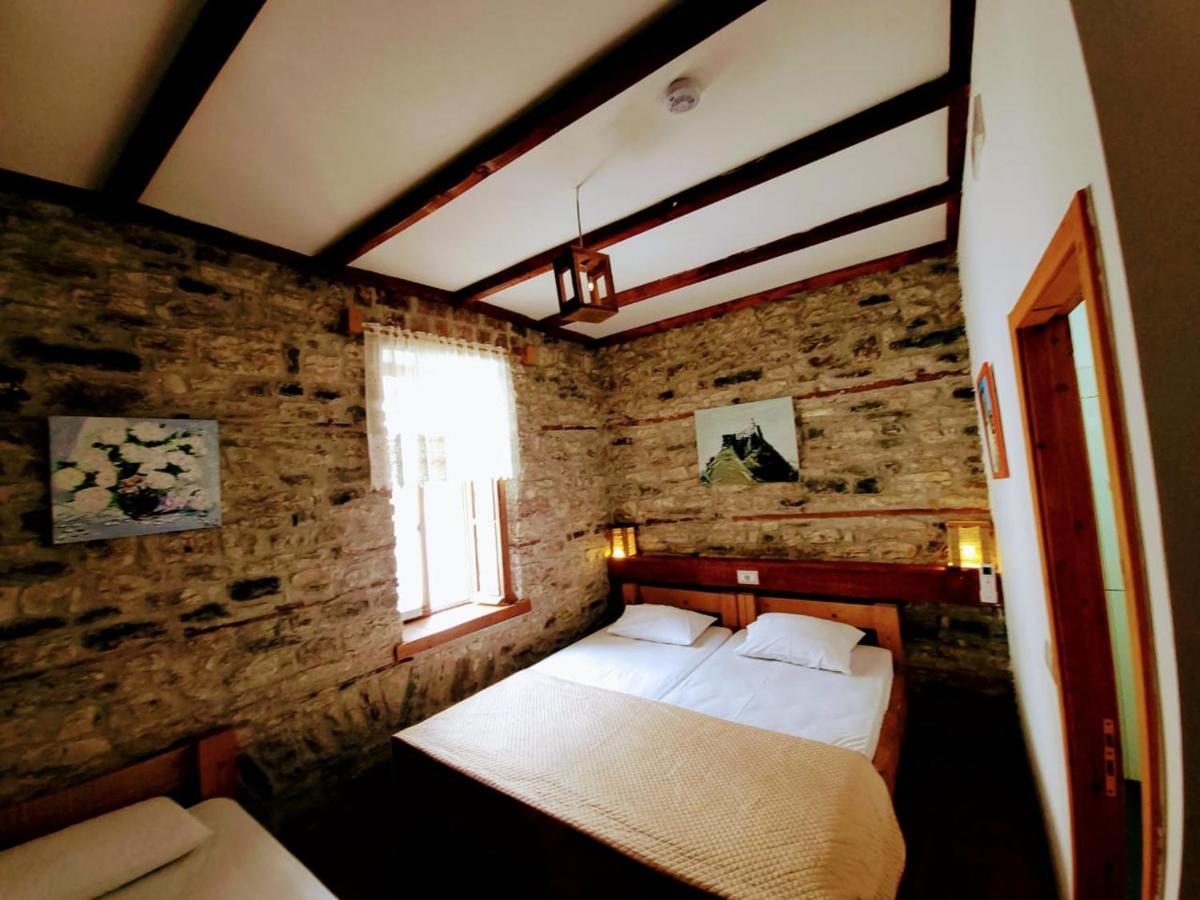 Hostel And Hani I Fisnikut Gjirokaster