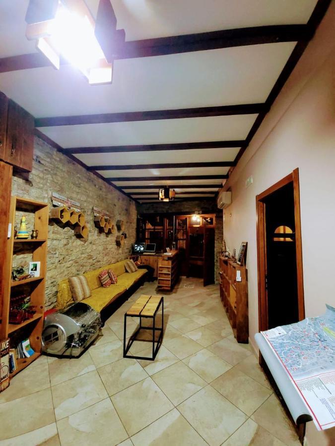 And Hani I Fisnikut Gjirokaster