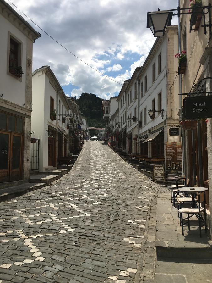 Hostel And Hani I Fisnikut