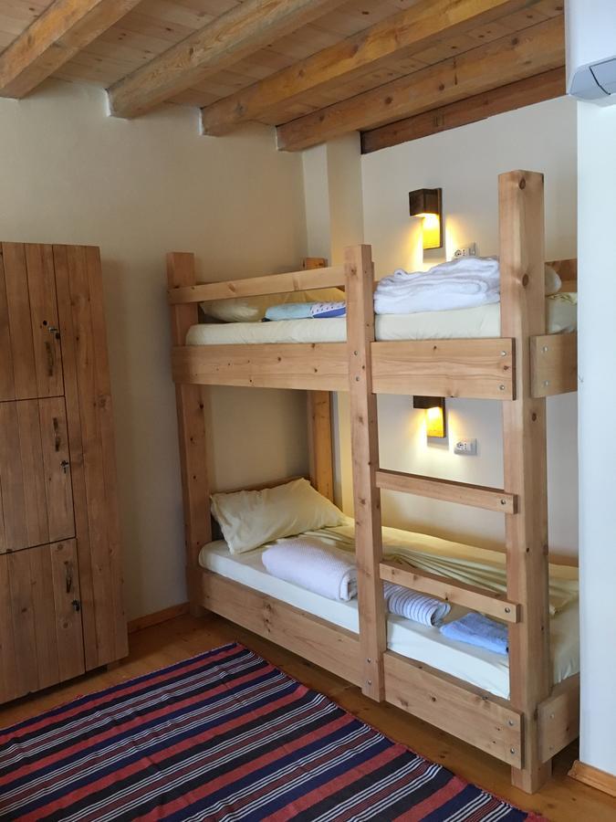 And Hani I Fisnikut Hostel