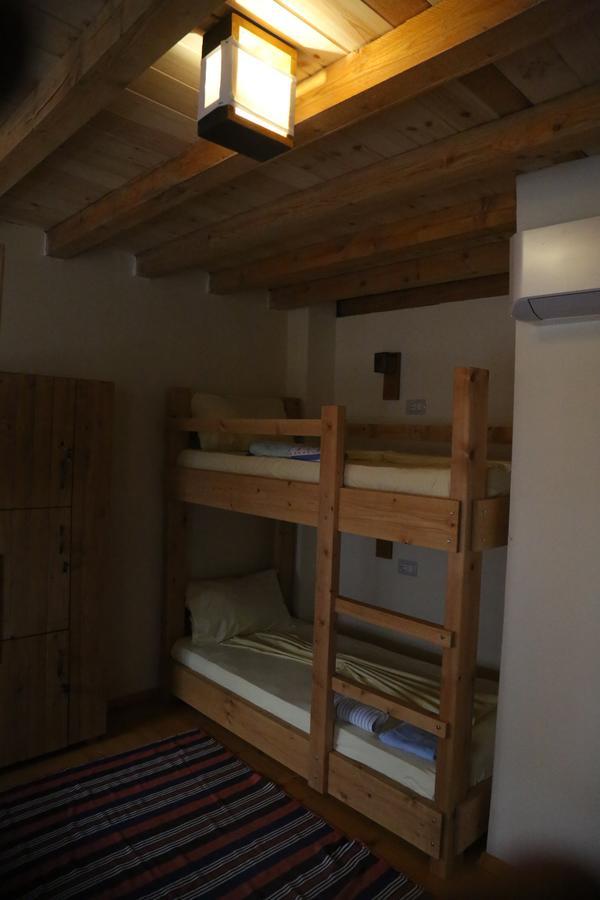 And Hani I Fisnikut Hostel Gjirokaster
